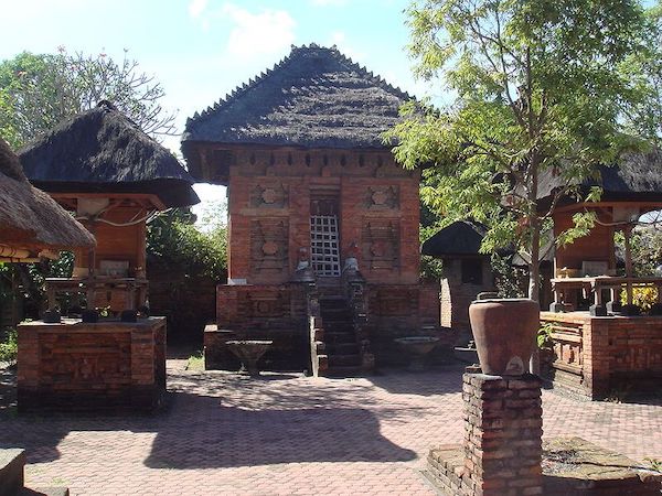 kerajaan bali pada masa lalu - Pura Maospahit