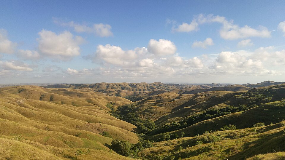 File:Bukit Wairinding, Sumba Timur, Nusa Tenggara Timur 20170527.jpg